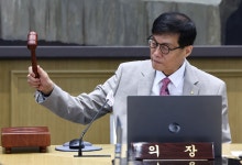 [속보]한은, 기준금리 연 2.5%로 동결…집값 상승 우려에 숨고르기