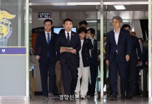 CCTV 본 법사위원들 “윤석열, 구치소 제왕처럼 군림···속옷 차림 저항 맞다”