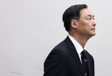 이 대통령 명예훼손 사건 모스탄, 수임료 갈등으로 변호인단 해임