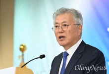 같이 수사, 따로 기소하더니... 검찰, 문 전 대통령-조현옥 재판 병합 신청