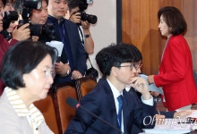 추미애 "초선 비하 사과 의향 있나" 물었지만... 나경원은 '부재중'