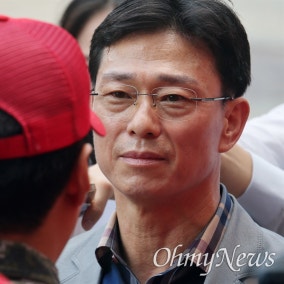 '포토라인 없는 문' 출석 임성근, '비밀번호 어떻게 기억?' 질문에 침묵