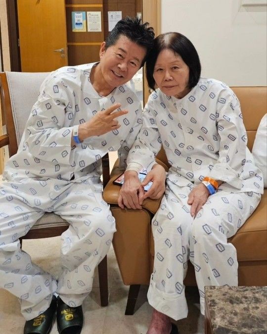 태진아, <b>치매</b> 아내와 <b>근황</b>…"내 사랑 <b>옥경이</b> 병원에"