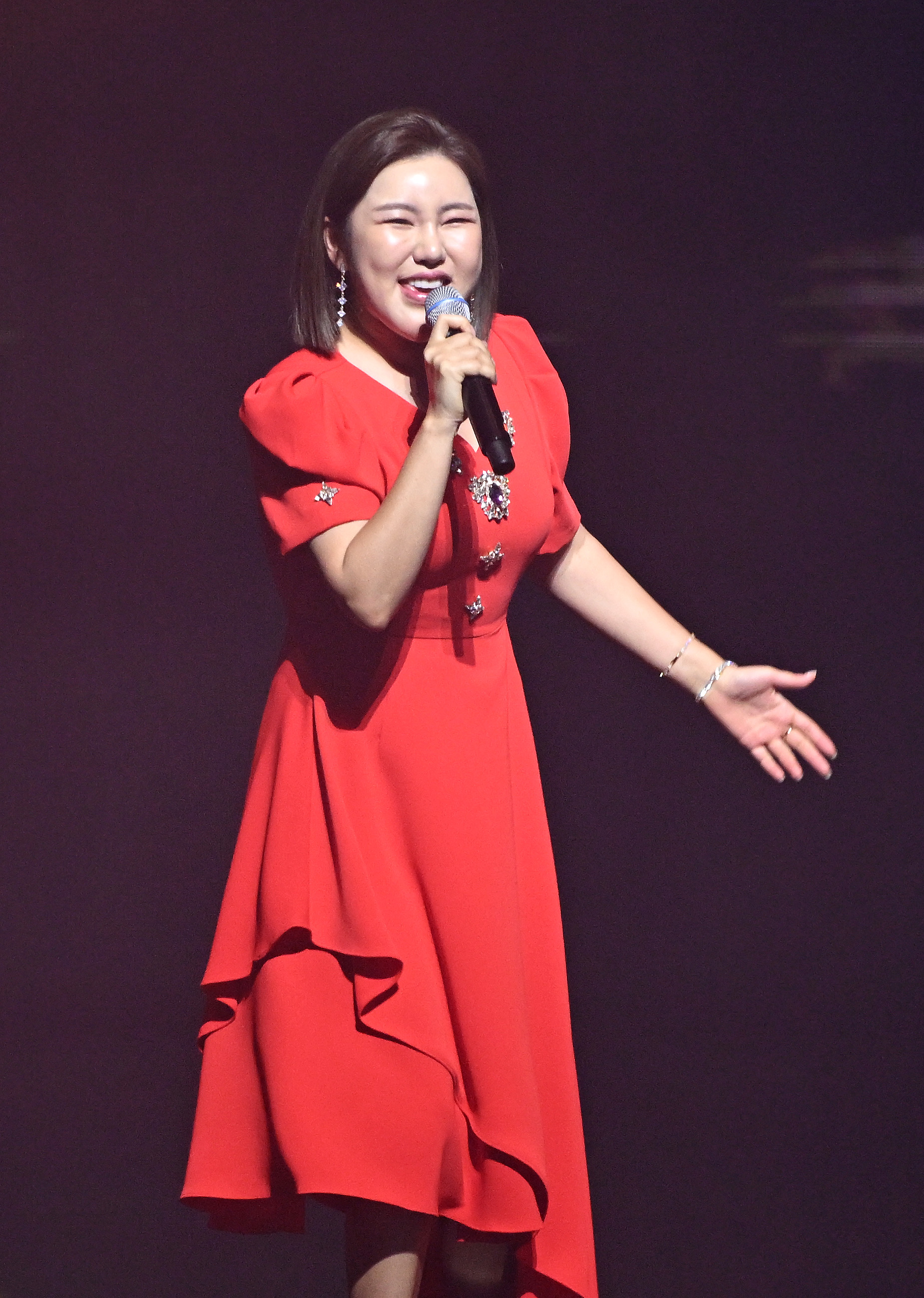 <b>송가인</b>, 김광수 대표 떠난다…소속사와 3월 <b>계약</b> 만료