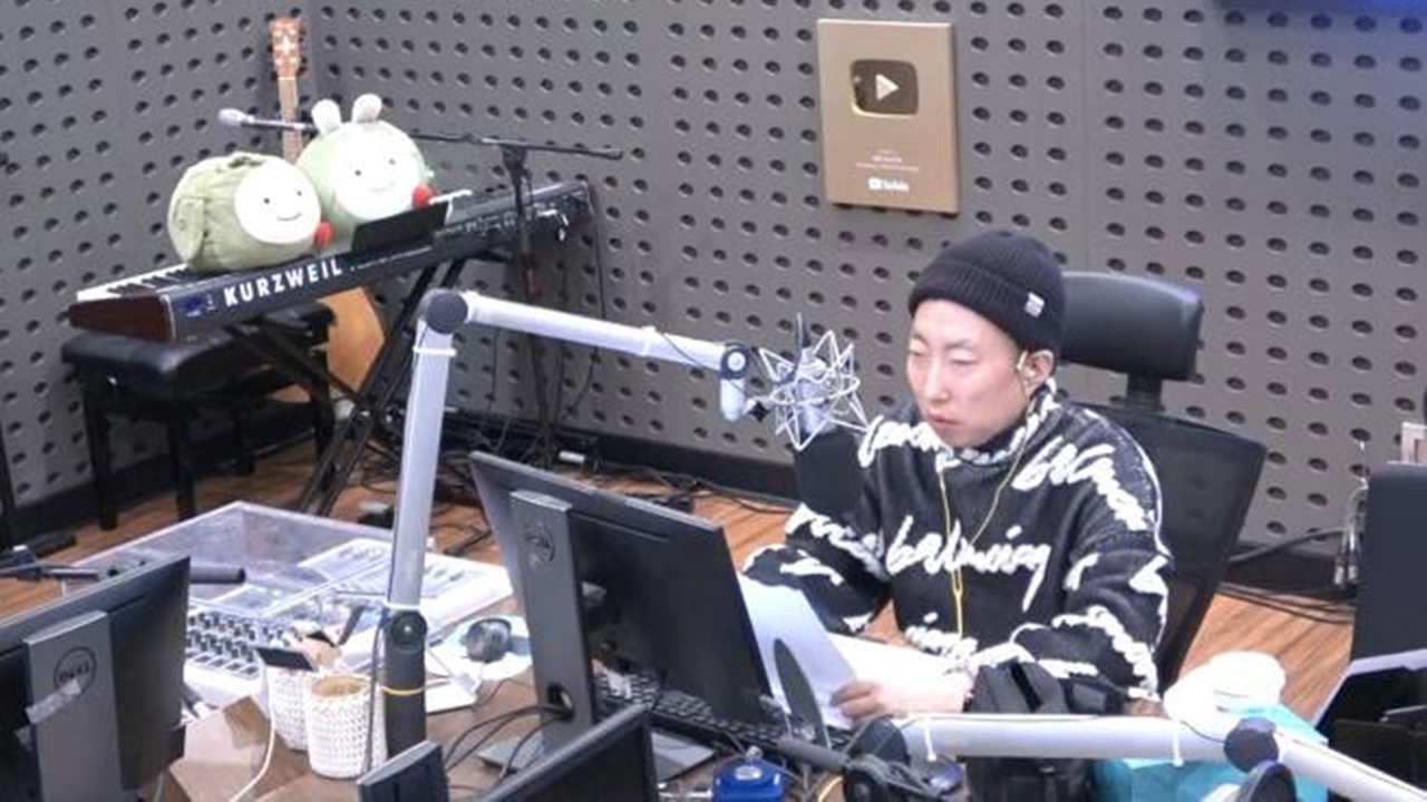 <b>빽가</b>, <b>교통체증</b> 탓 <b>라디오</b> 펑크 "아마추어 모습...너무 죄송하다"