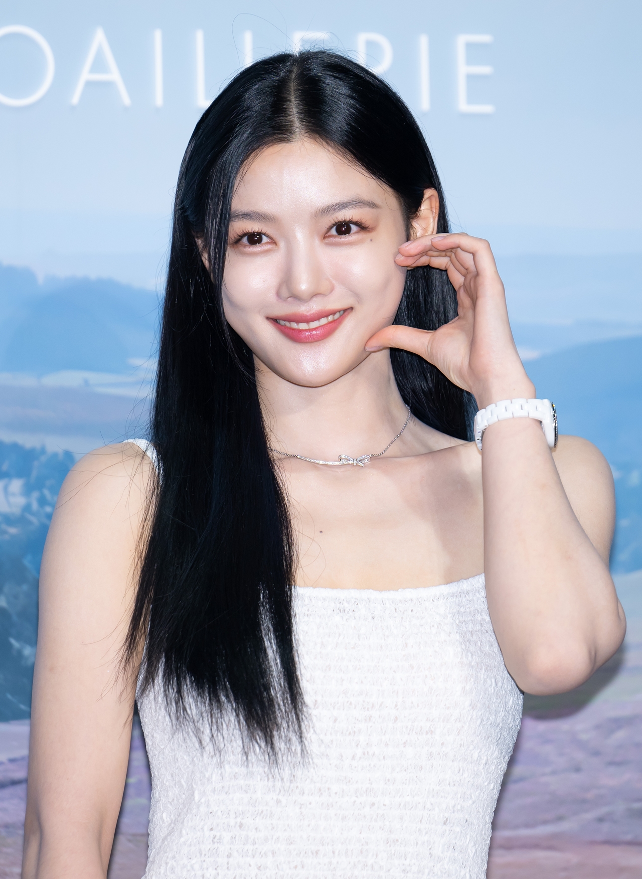 <b>김유정</b>, 소아암·<b>백혈병</b> 어린이 <b>위해</b> 1억 원 기부…"꿈 잃지 않길"