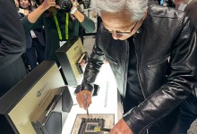 젠슨 황 "삼성 그래픽 메모리 최고"...제품에 친필 사인