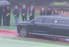 학생 지도하고 민원에 시달리다...중학교 교사 발인