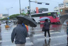 추석 연휴 시작부터 비...구름 사이 보름달[날씨]