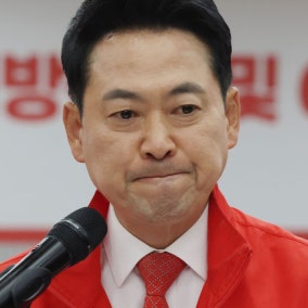국민의힘 장동혁, 중앙선관위 과천청사 항의 방문