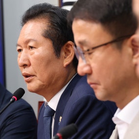 민주 비공개 의총서 정청래 조기 사퇴 요구 분출