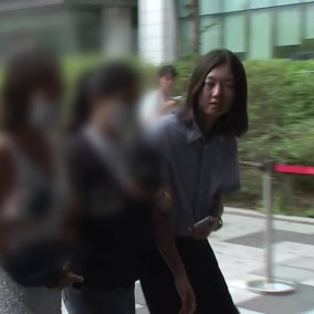 잠실 개표소서 경찰관에 침 뱉은 40대 구속 기로