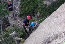 설악산 울산바위 암벽등반 중 50대 추락, 3시간 만에 구조