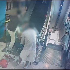 '인천 흉기난동범' 검거 CCTV 공개...의인 5명이 제압