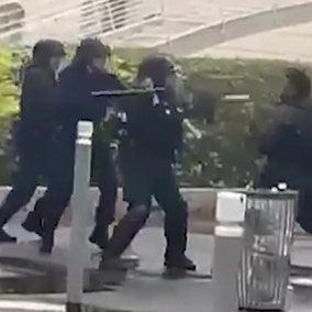 '상점 약탈·문화재 붕괴' 프랑스 반정부 시위...현지 안전은?