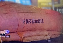 살기 위해 뛰어내렸는데…반동에 뒤집힌 에어매트