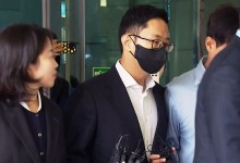 [영상] 김동환 빙그레 사장, 경찰관 폭행 혐의 첫 재판 출석…"우발적 범행"