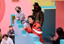 공동숙소 바닥에 O'·'X' 구역…더 거대해진 '오징어 게임2' 세트