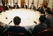 고위 당정, 탄핵 국면서 한자리에…'국정 안정' 방안 논의