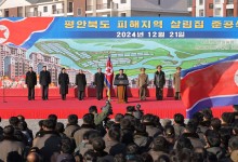 김정은, 수해 피해 지역 주택 준공식 참석…자력 복구 강조