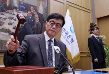 한은, 올해 성장률 1.9%→1.5% 하향 조정…내년은 1.8% 유지