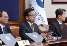 최 대행 "부동산 시장 철저히 점검…필요시 적기 대응 강구"