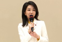 여사 비서 샤넬 교환에 85만 원 추가 결제…"건진이 차액 보전"