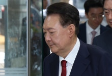 구속된 윤, 당일 오전 내란 재판 불출석…특검-윤 측 법정 충돌