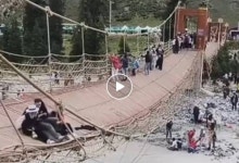 중국 신장 관광지 출렁다리 끊어져…5명 사망·24명 부상