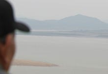 실향민 만난 대통령 "생사 확인·편지 교류부터"