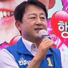 '대부업체 의혹'에 "거취 고민하라"…김용남 "소명 준비"