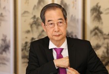 한덕수 대행, 일정 연기하고 청사에서 탄핵 선고 주시