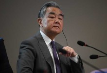 중국 왕이 “타협해 물러서면 불량배는 더 요구…다자무역 수호해야”