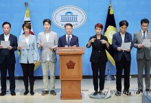 민주, 文 전 대통령 딸 압수수색에 "명백한 정치보복·야당 탄압"