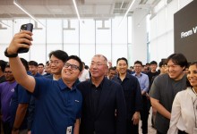 정의선 현대자 회장, 싱가포르서 직원들 만나 "지속 가능한 모빌리티 생태계 위해 노력"