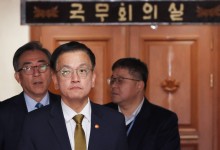 최상목, 주말 공식일정 없이 업무보고…'비상정부' 운영 고심