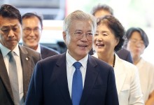 검찰 "문재인 전 대통령 서면조사 중"