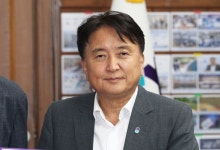 경찰, '돈봉투 수수 혐의' 김영환 충북지사 소환 조사