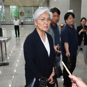 '일시 귀국' 강경화 "쿠팡, 생각보다 훨씬 오래 가는 이슈"