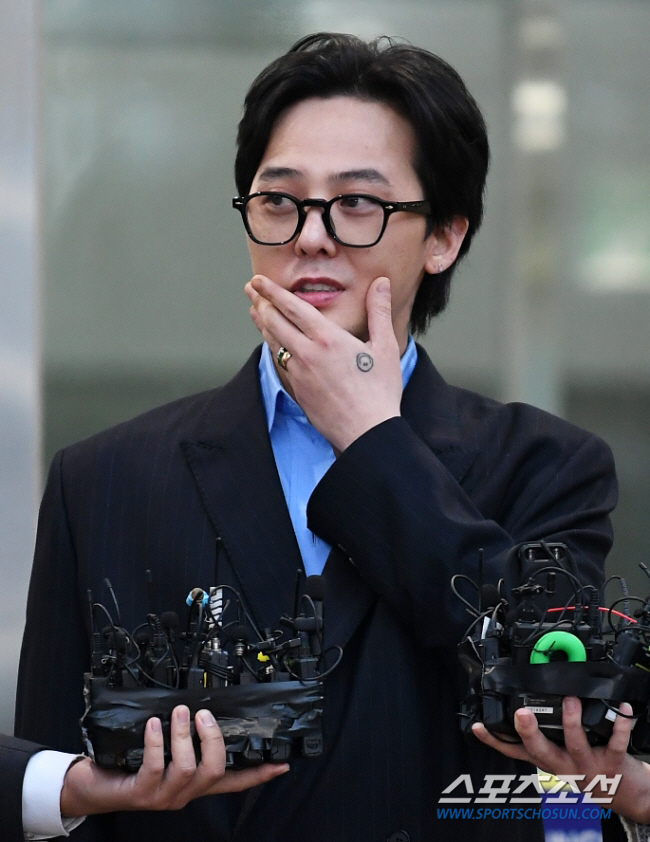 [단독] <b>지드래곤</b>, 내년 상반기 컴백 유력 "복귀 의지 강해"