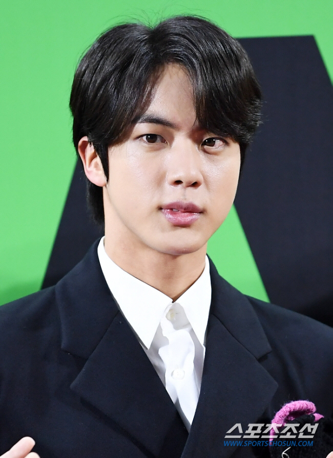 BTS Jin Reunites With Fans After 18-Month Military Hiatus - TRENDS ...