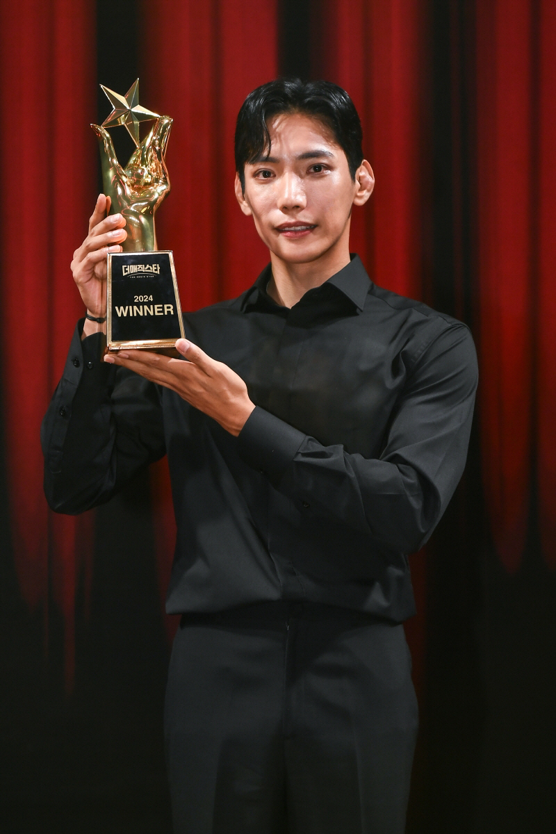 SBS 'The Magic Star' Crowns Yoo HoJin as Korea's First Global Magic ...