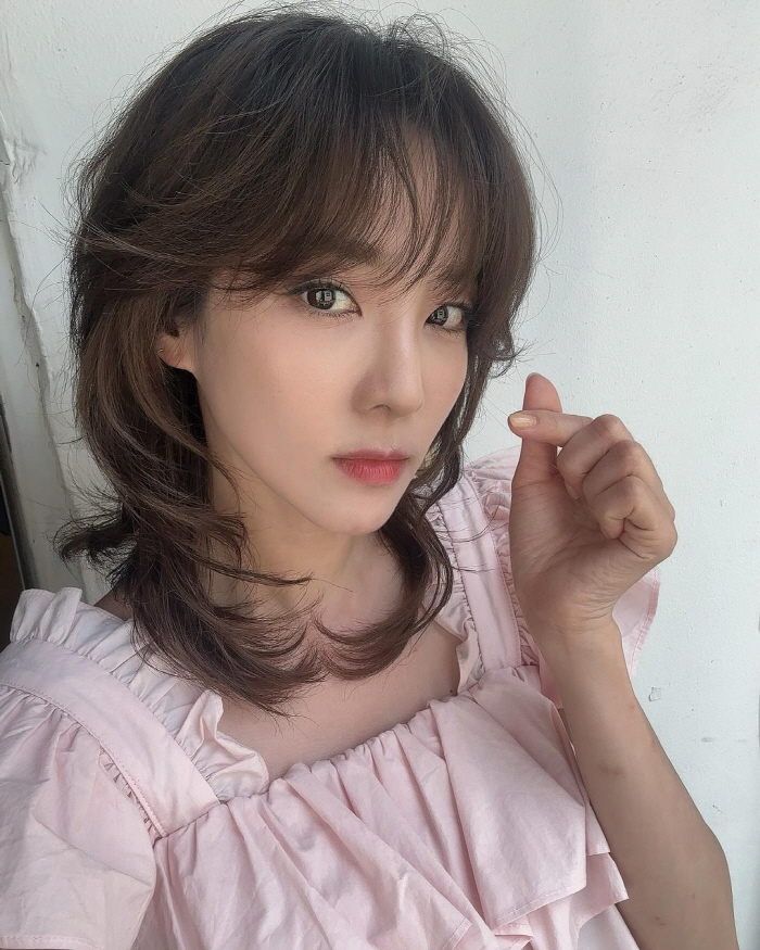 2NE1&rsquo;s Sandara Park Shares Excitement and Gratitude for Full Group