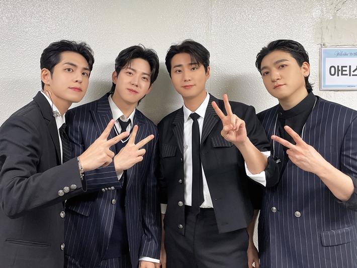 [노컷 리뷰]<b>데이식스 360도 콘서트</b>, 마이데이와 새로 쌓은 행복
