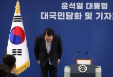고개 숙인 尹 "모든 것이 제 불찰, 국민 여러분께 죄송"