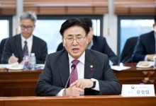 계엄 혼란 속 과기부 장관 "안정적으로 통신망 운영 중"