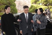 최재해 감사원장, 헌재 결정 직후 바로 감사원 출근