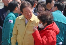 영덕 산불현장 찾은 이재명…당은 "민주당 방화" 루머 고발