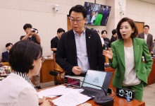 '추미애·나경원 법사위' 결국 진흙탕 싸움…서로 징계 요구