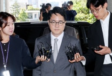 심우정 前 검찰총장 특검 출석…'즉시항고 포기 입장' 질문에 침묵